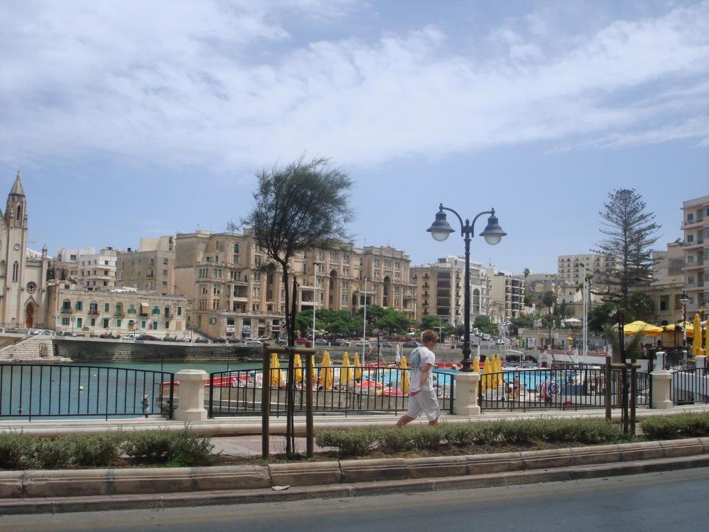 Simons Apartments Minutes Away From Balluta Bay And St Julians Σλιέμα Δωμάτιο φωτογραφία